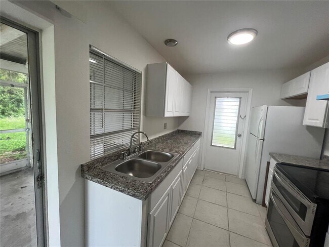 Building Photo - 3278 Jamestown St