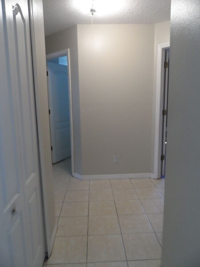 Building Photo - 4 BEDROOM - GATED TWIN LAKES SUBDIVISION -...
