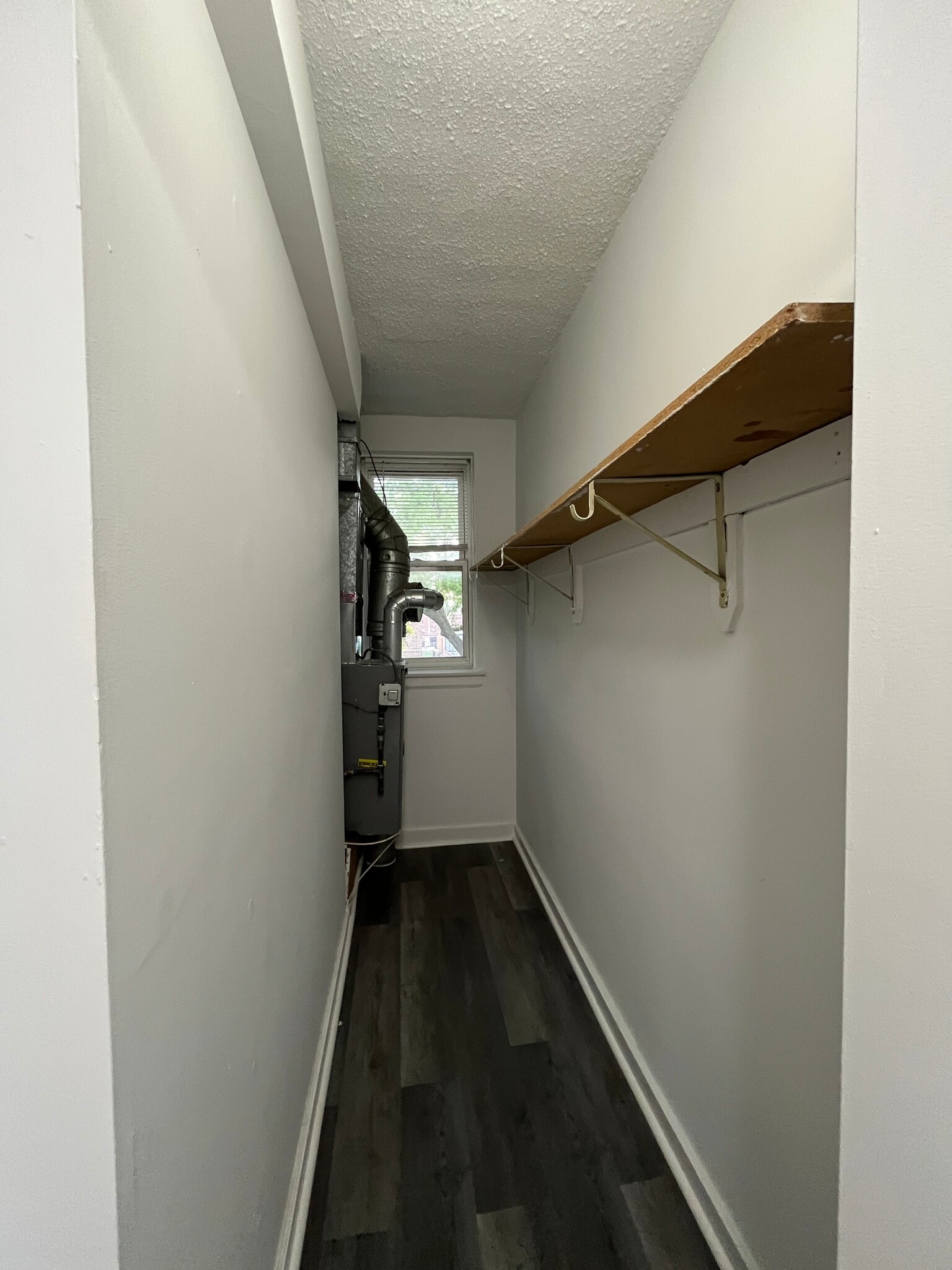 Building Photo - 3727 N Pine Grove Ave