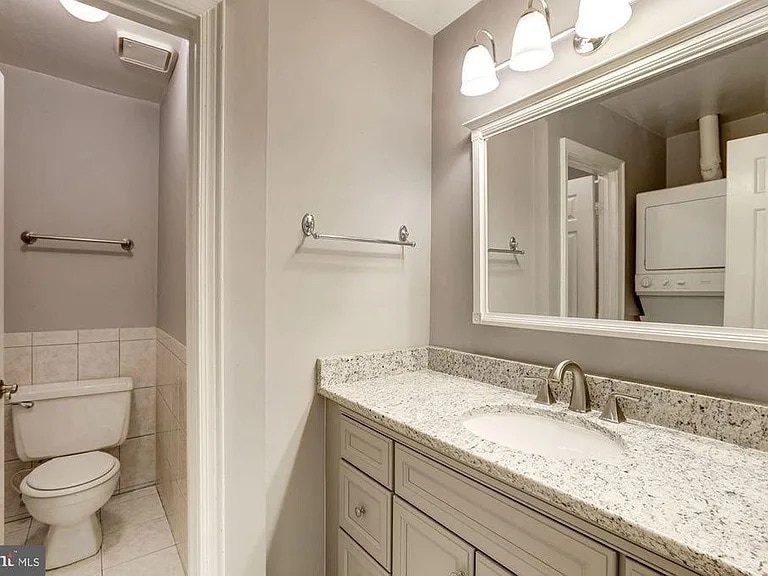 Hall Bathroom - 104 Shooters Ct