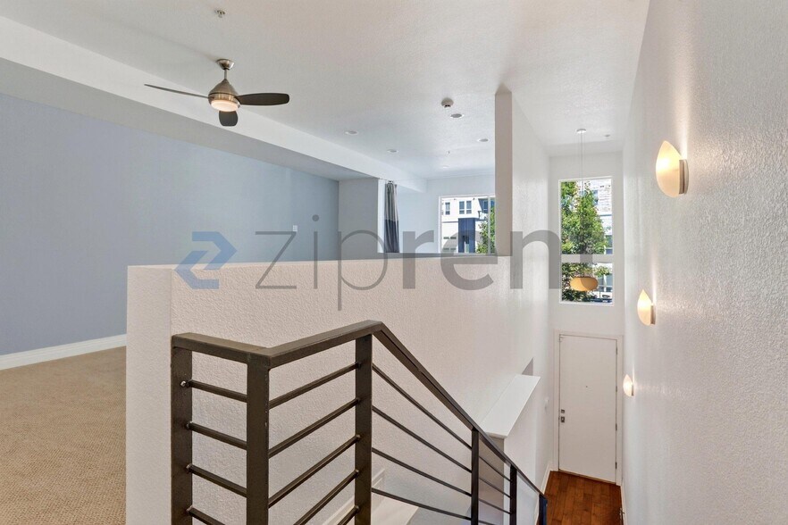 Building Photo - Unit 101