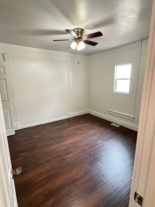 Building Photo - Adorable Rental Property Available in the heart of Guthrie.