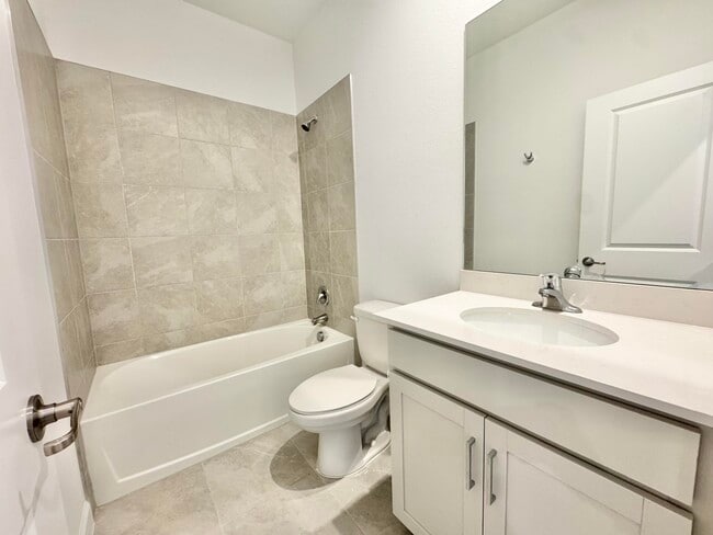 Building Photo - 14122 SW Thorens Dr