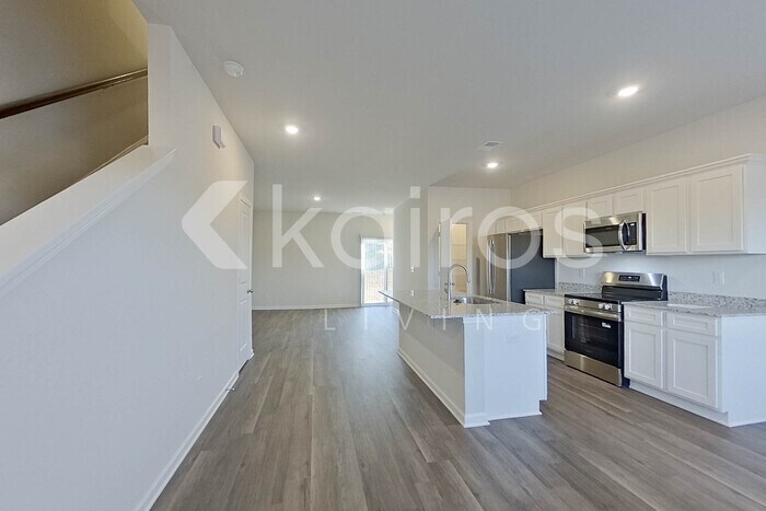 Building Photo - 2185 Banyan Cir