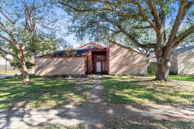 Building Photo - 4510 Hidden Springs Dr