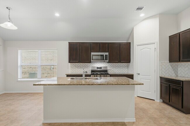Building Photo - 3410 Golden Amber Ct