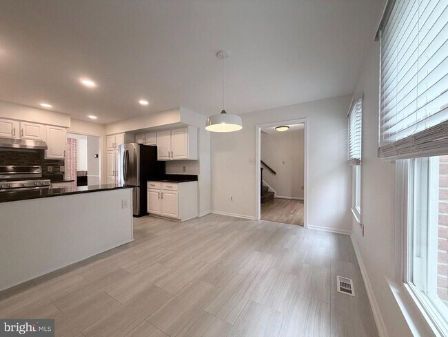 Building Photo - 7418 Crestberry Ln