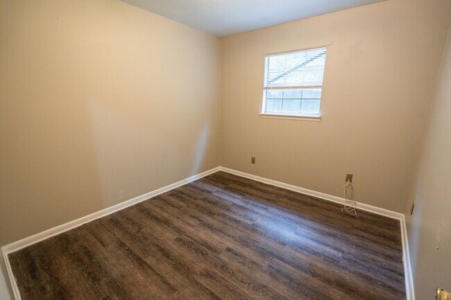 Building Photo - Cute 3 bed 2 bath on the SE side of Tallahassee