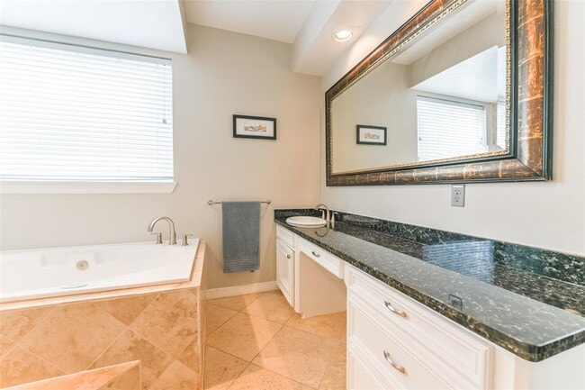 Building Photo - 1718 Raven Oak Ct