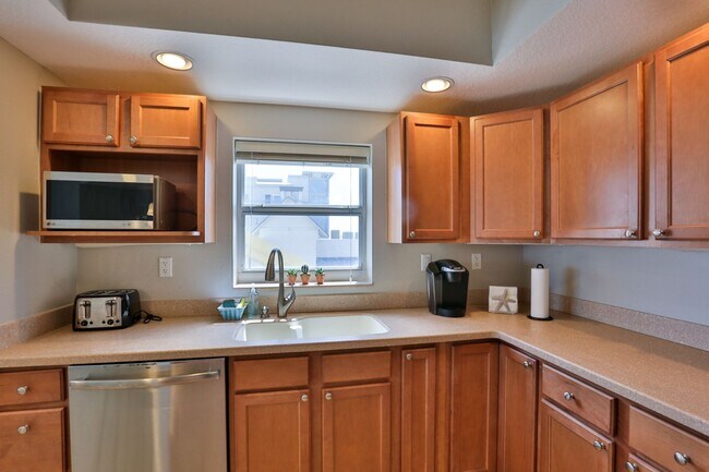 Building Photo - 3 Bedroom/ 2.5 Bath Oceanfront Condo, Blocks from Flagler Ave