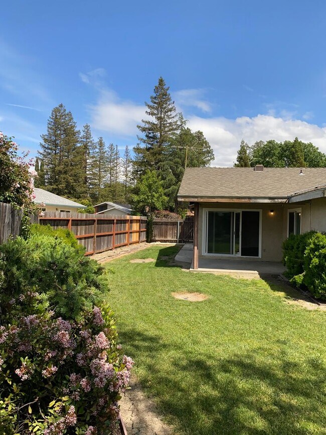Building Photo - 2720 Summerfield Dr