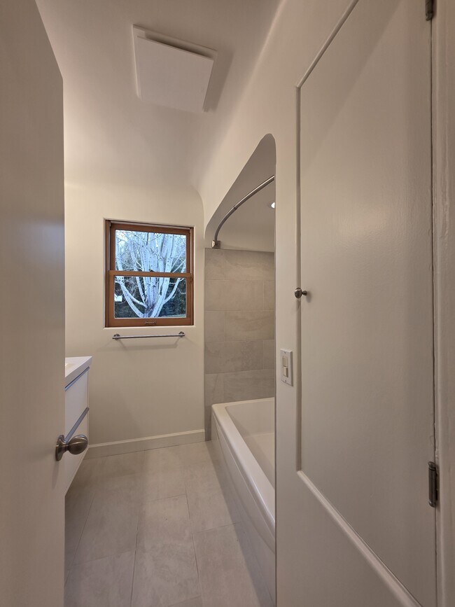 Building Photo - 963 Parkway Dr NW