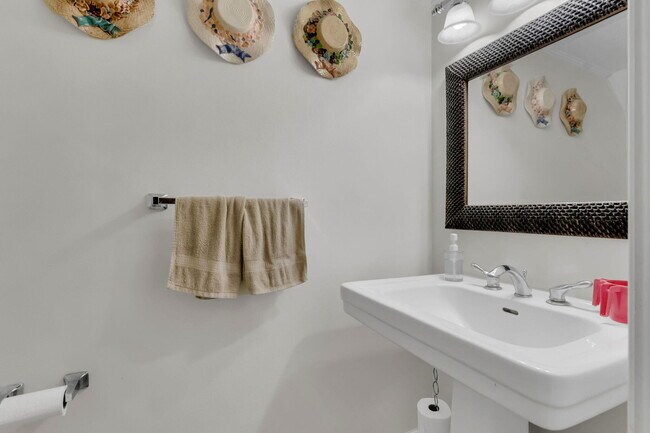 Building Photo - 7890 Lago Del Mar Dr