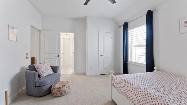 Building Photo - 14 Whispering Thicket Pl