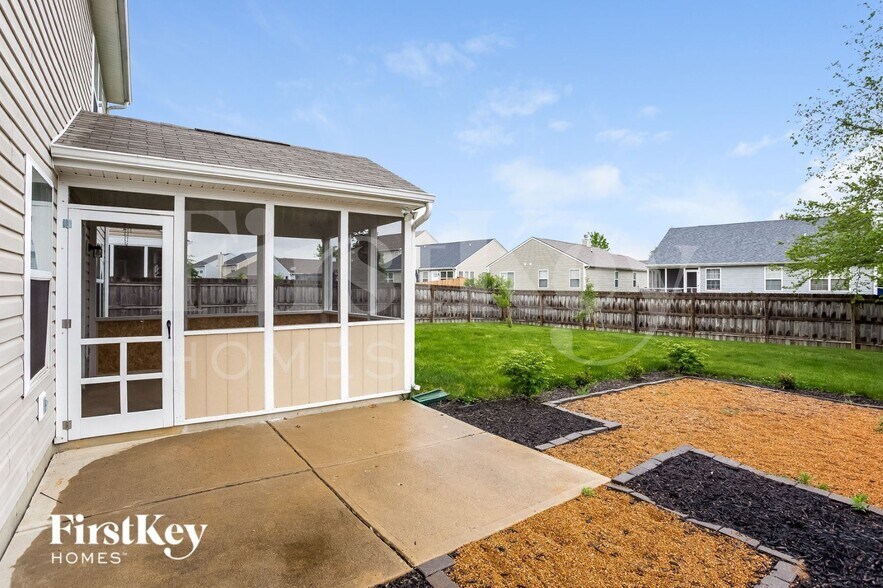 Building Photo - 15490 Farmland Ct