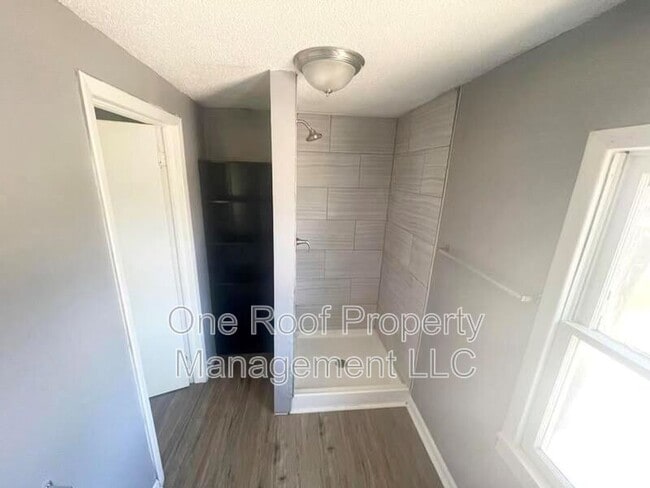 Building Photo - 447 N Lawndale Ave