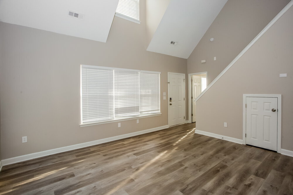 Building Photo - 711 Continental Dr