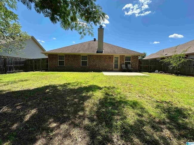 Building Photo - 480 River Crest Dr N