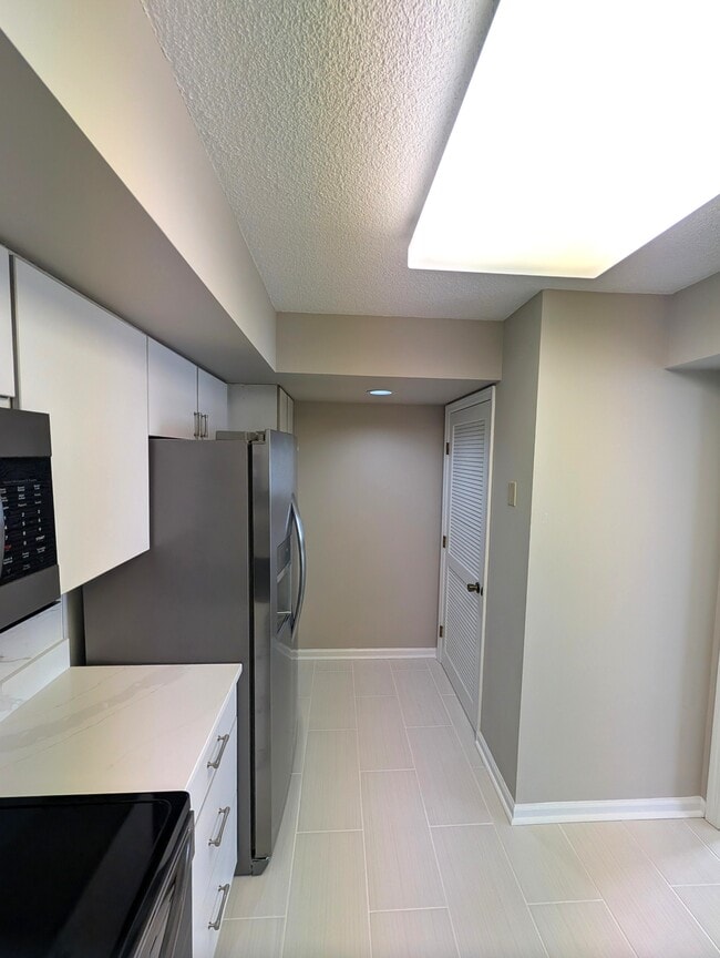 Building Photo - 7505 River Rd