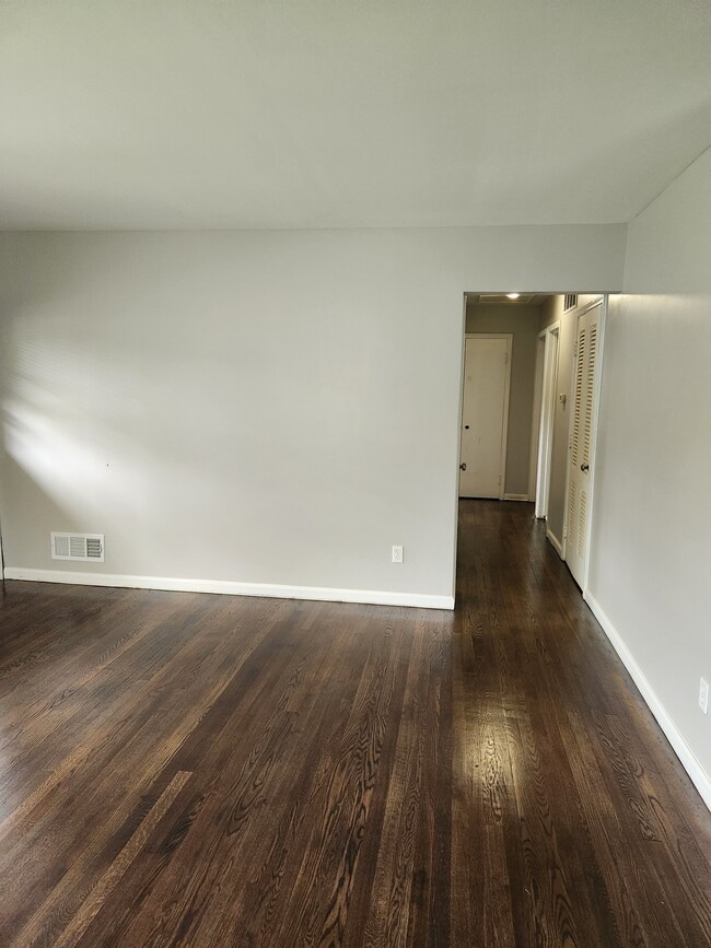 Building Photo - 2511 Millvale Ave