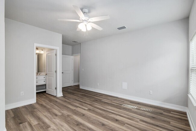 Building Photo - Stunning Brand-New 3-Bedroom, 3-Bathroom H...