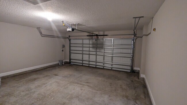 Building Photo - 96 Zancara St