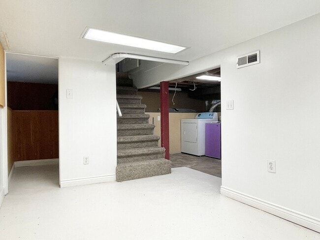 Building Photo - Darling Updated Cottage Near Liberty Park!