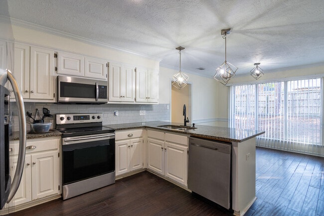 Building Photo - 1051 Waltons Ct
