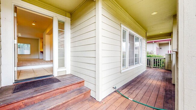 Building Photo - Desirable Skyhawk 3 bedroom Tri-Level Single Family