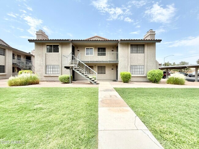 Primary Photo - 533 W Guadalupe Rd