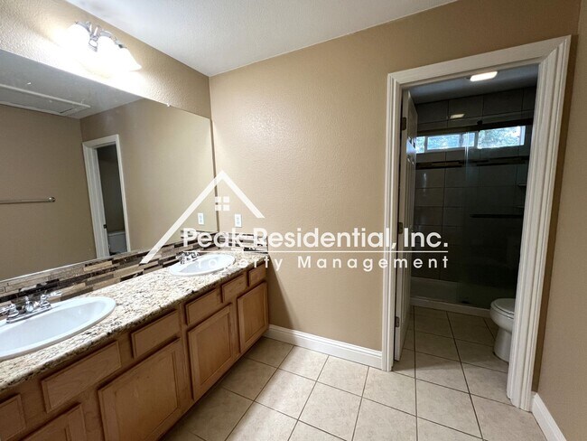 Building Photo - Beautiful Empire Ranch 5bd/3ba Home with 3 Car Garage - Must See