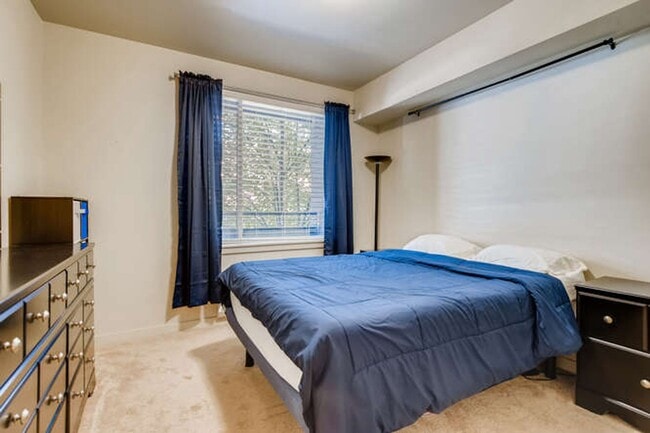 Building Photo - SPACIOUS 1-BEDROOM APARTMENT FOR RENT IN DOWNTOWN BALLARD!