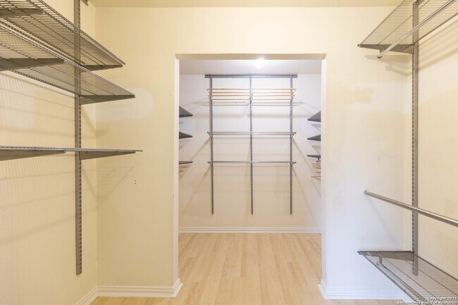 Building Photo - 224 Shadyview Dr
