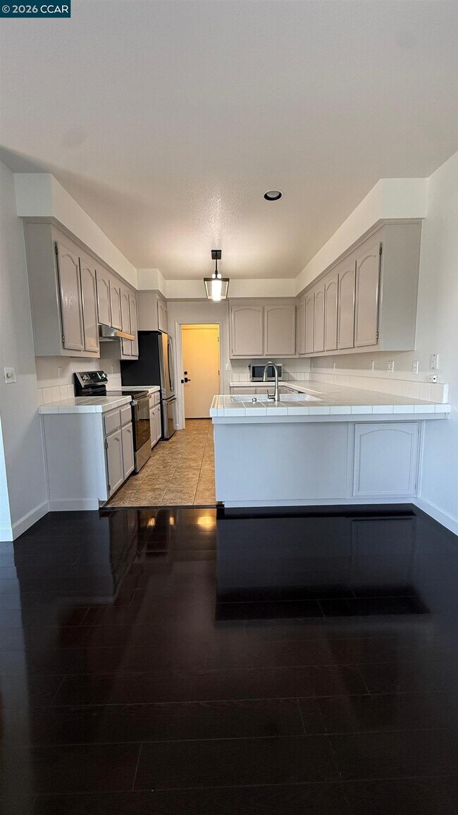 Building Photo - 1398 Shell Ln