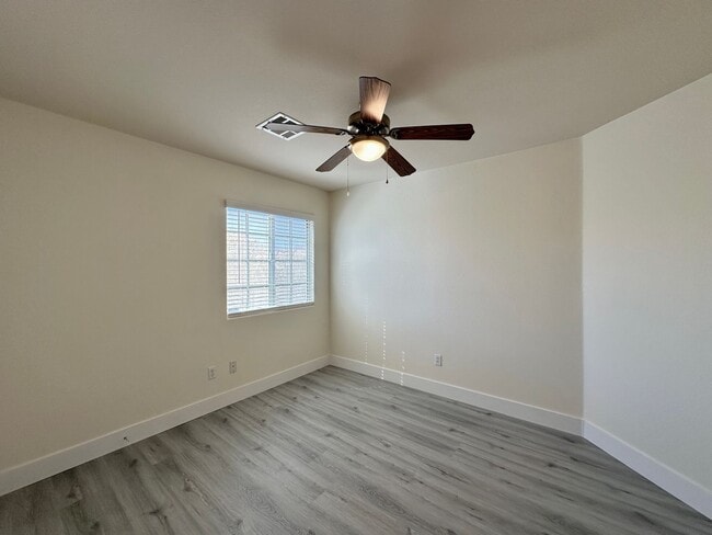 Building Photo - Centennial Heights