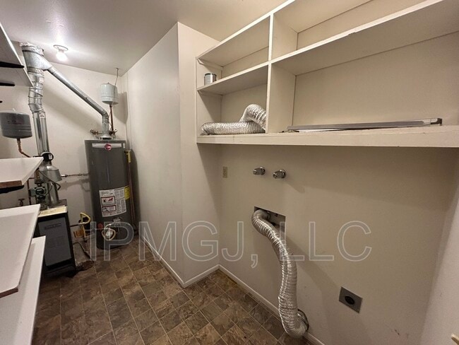 Building Photo - 420 W Kennedy Ave