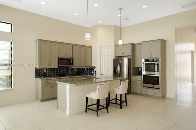 Building Photo - 11815 Leon Cir N