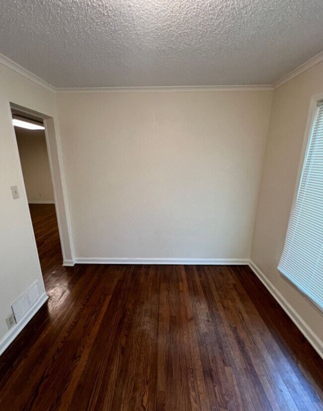 Building Photo - Coming Soon! Spacious 3-Bed, 2-Bath Home i...