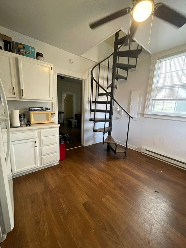 Building Photo - Large 3 bdrm/1 bath Home Within Walking Distance to VCU!