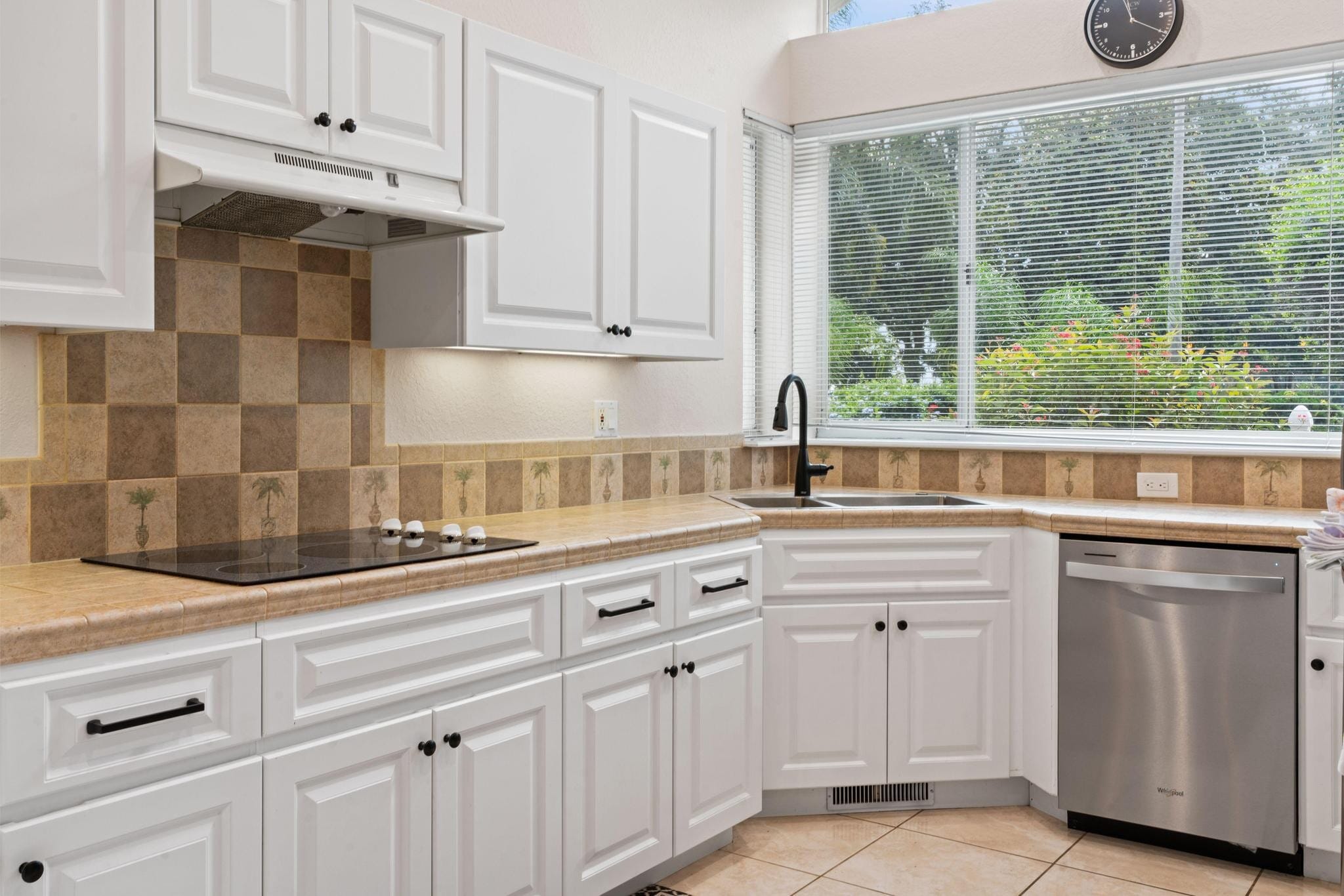 Kitchen - 7906 Swiss Fairways Ave