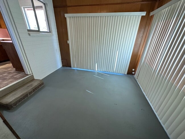 Building Photo - HOUSE - UPTOWN