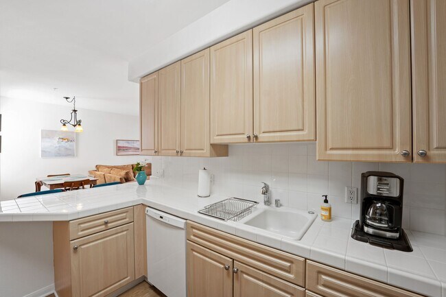 Building Photo - 436 Poli St
