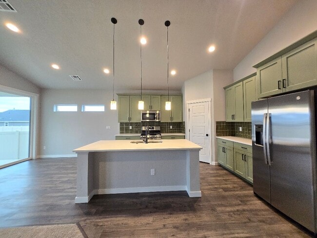 Building Photo - Elegant Nampa Home