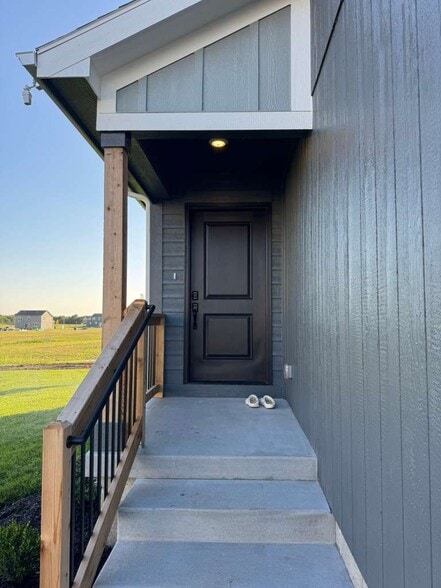 Building Photo - 1428 Vantage Dr