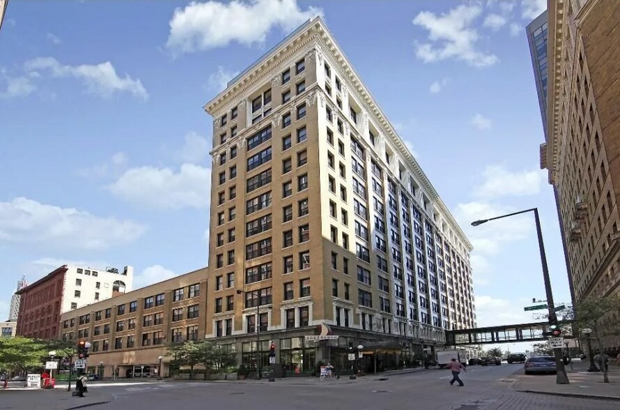 Building Photo - 350 Saint Peter St