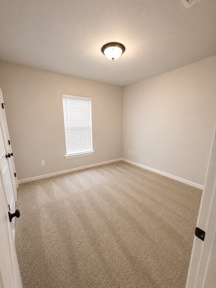 Building Photo - 41448 Cozy Wy