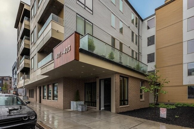 Primary Photo - 400 W 1st St
