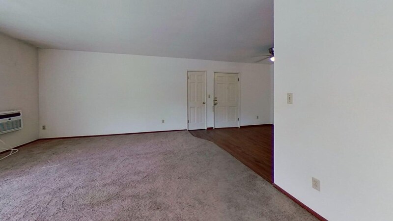 Building Photo - 215 Williamsburg Dr