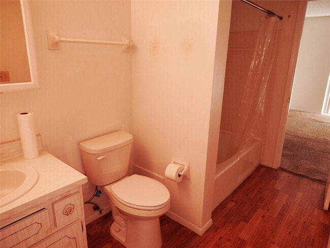 Building Photo - 3737 Lake Bayshore Dr