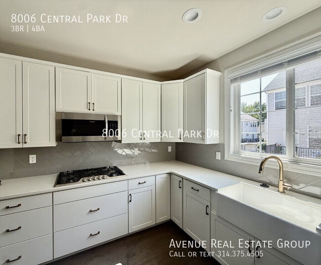 Building Photo - 8006 Central Park Dr